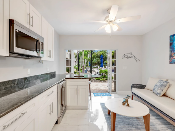 Spacious 3-Bedroom Condo in Naples - Renovated Resort-Style Amenities